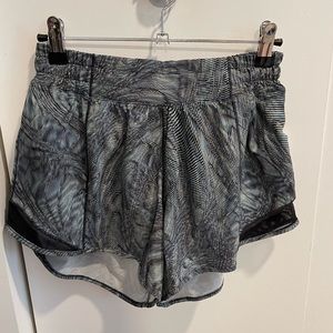 Lululemon Hotty Hot LR Short 4” Lined NWT